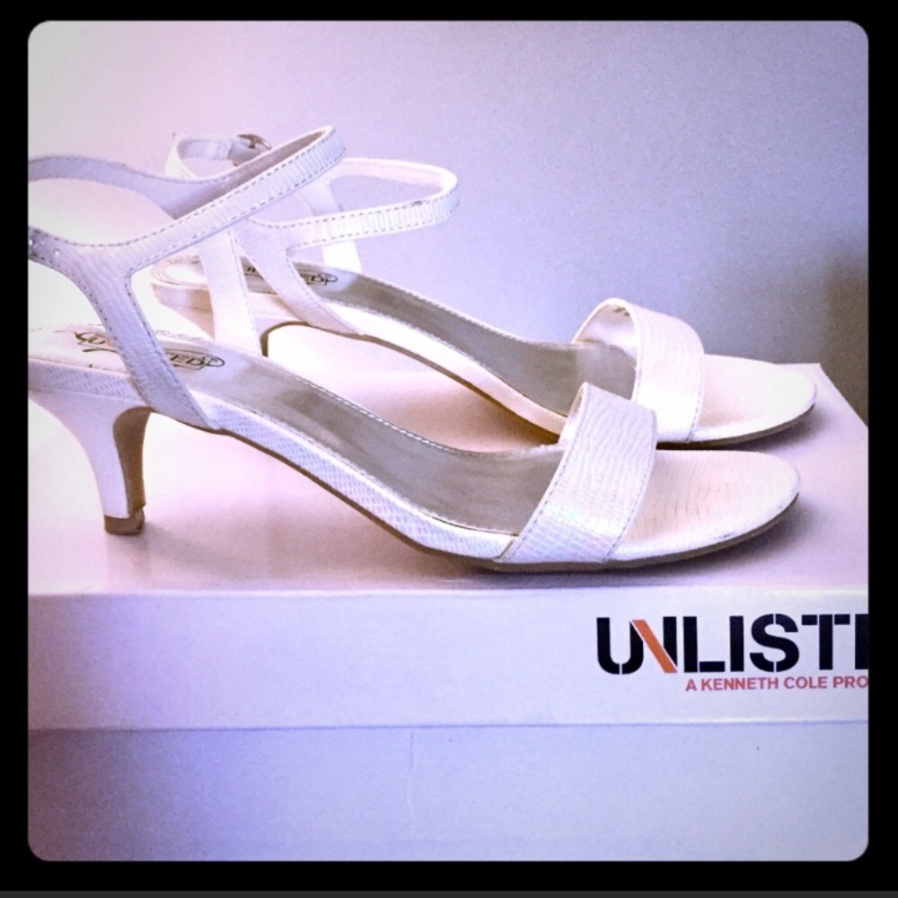 ⬇️LOWEST $ Unlisted white prismatic sandals. Sz 8